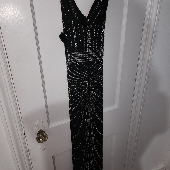 Black beaded gown - Picture 3 of 4